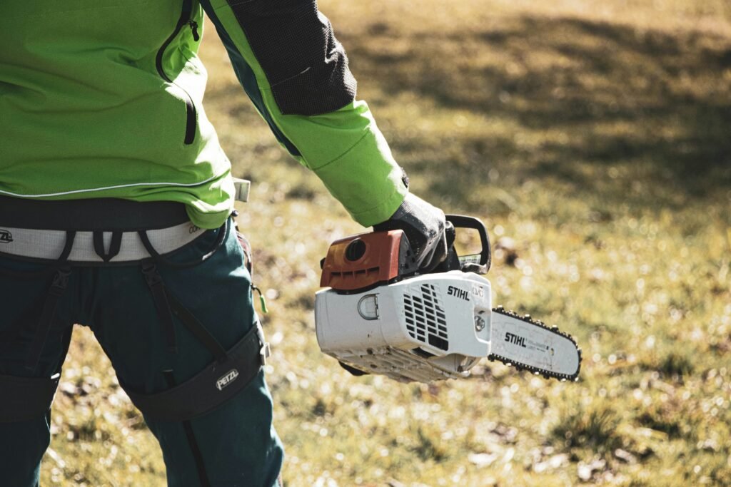 | Petrol vs Electric Chainsaws: Explore the Pros and Cons | 1Garden.com